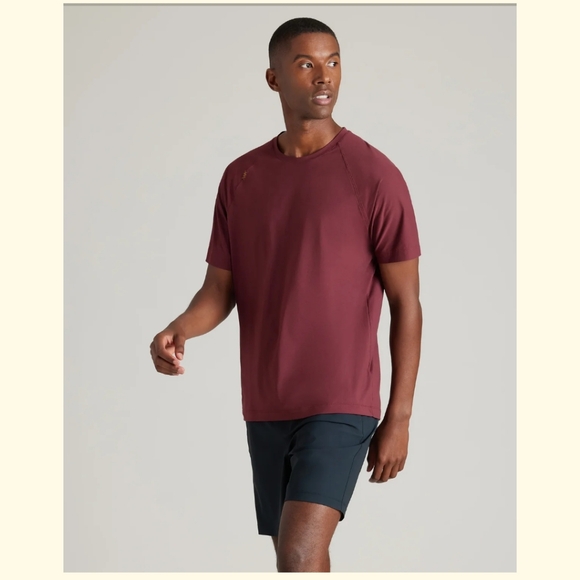 RHONE Men's Reign Short Sleeve Tee Shirt In Tawny Port Size Large NWT - Picture 1 of 12
